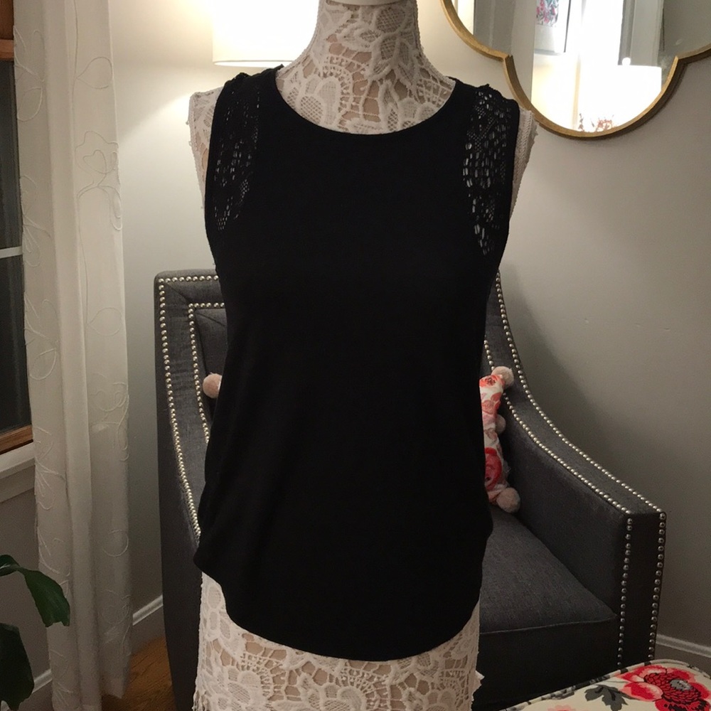 Gap sleeveless top